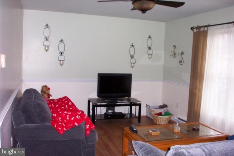 2020 Walnut Road Port Republic, MD 20676 - Photo 3 of 5 Living Room