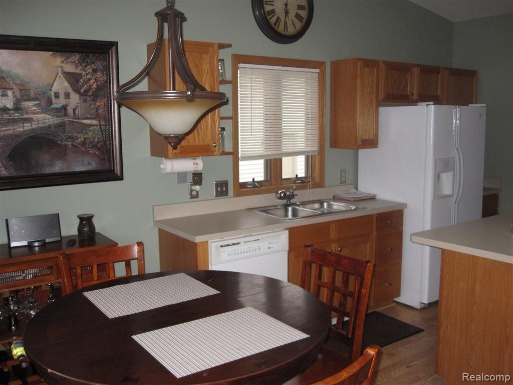 2688 Eastern Avenue Rochester, MI 48307 - Photo 8 of 16 Kitchen with Island.JPG