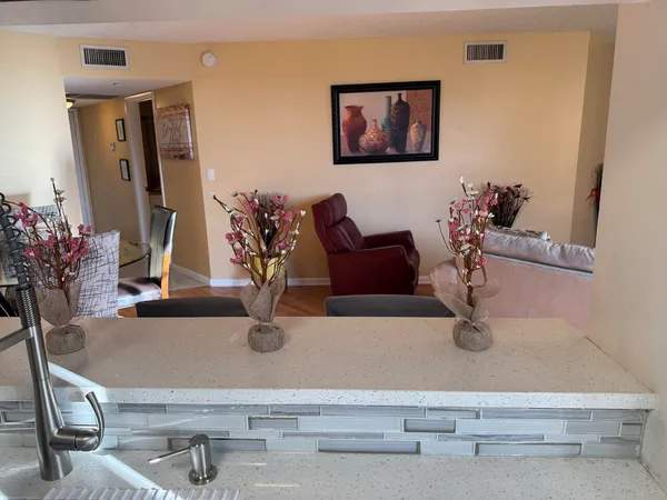 $2,400 | 10451 West Broward Boulevard, Unit 306, Plantation, FL 33324