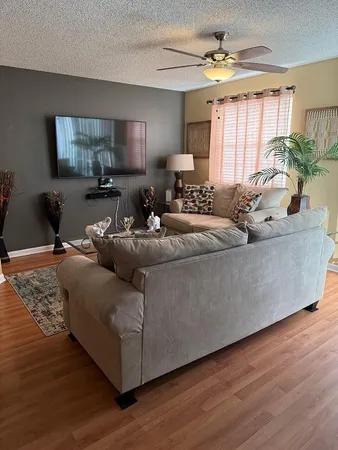 $2,400 | 10451 West Broward Boulevard, Unit 306, Plantation, FL 33324