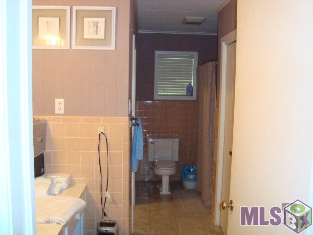 134 Wilson Street Raceland, LA 70394 - Photo 4 of 10 Hall Bathroom