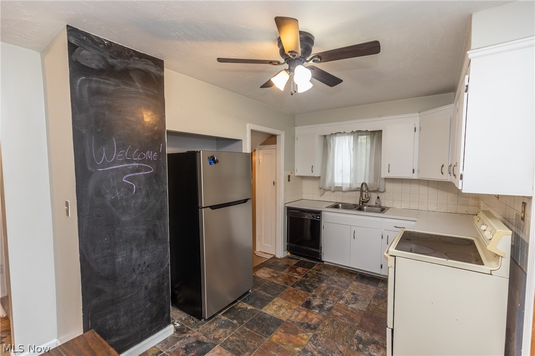 1667 Sunview Road Cleveland, OH 44124 - Photo 19 of 31