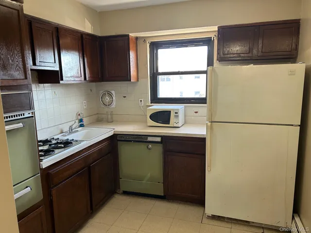 $1,995 | 68 Sneden Place West, Unit 68, Spring Valley, NY 10977