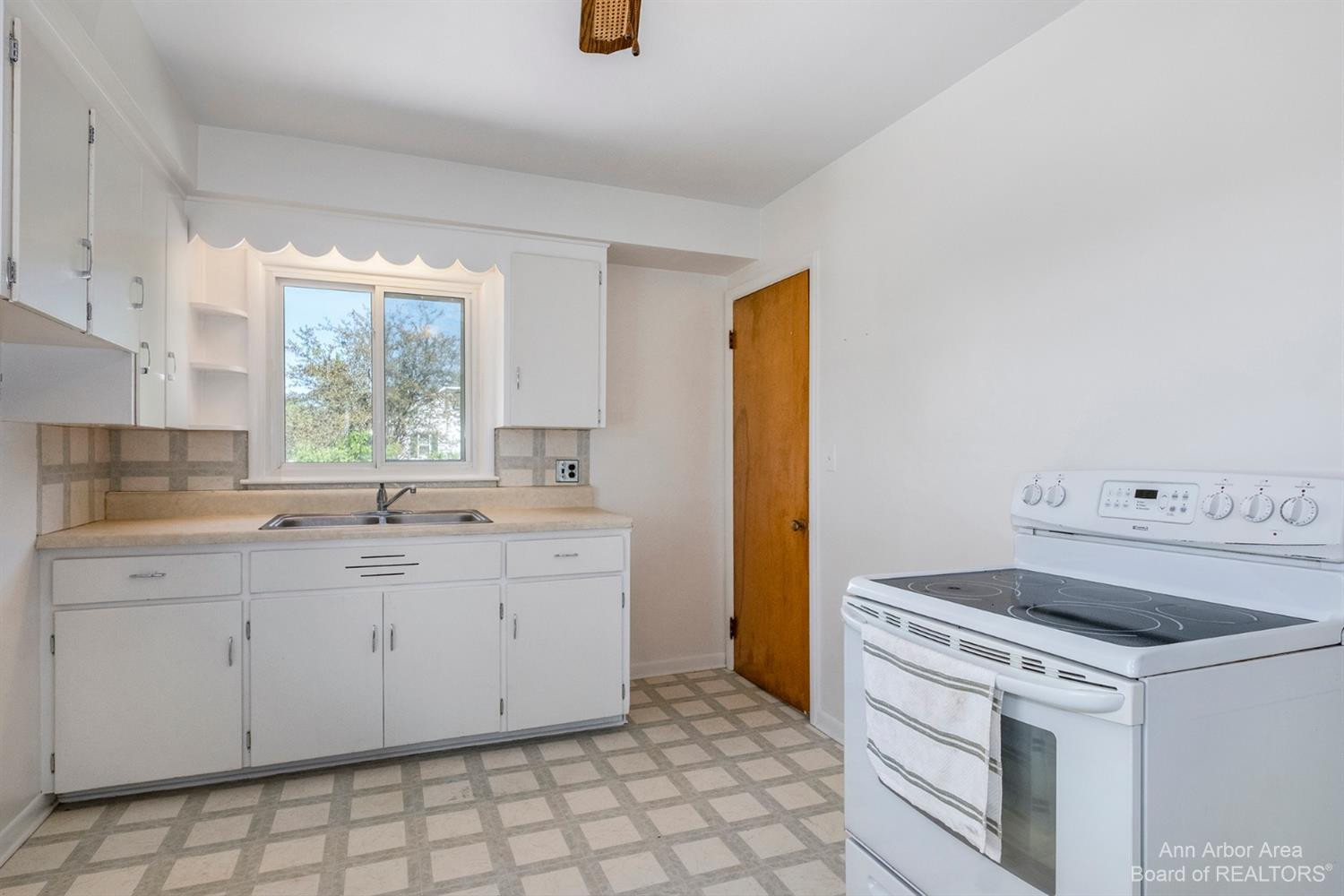 10550 Judd Road Willis, MI 48191 - Photo 6 of 23 Photo 6