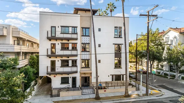 $766,000 | 139 South Oak Knoll Avenue, Unit 103, Pasadena, CA 91101