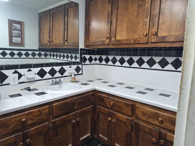 $435,000 | 32 North Bradley Road, Lawrenceburg, TN 38464