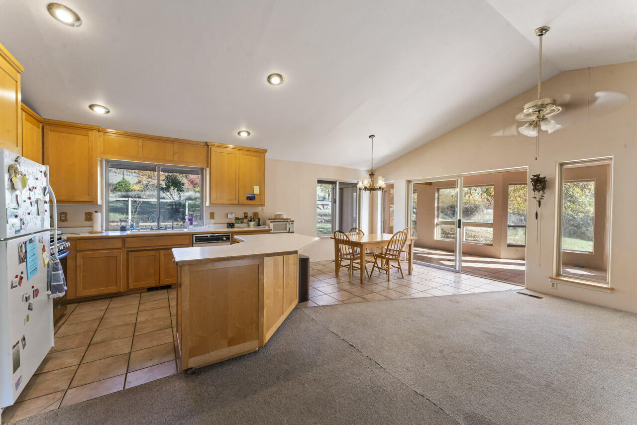 7730 South Fork Little Butte Creek Road Eagle Point, OR 97524 - Photo 12 of 40 DSC09056