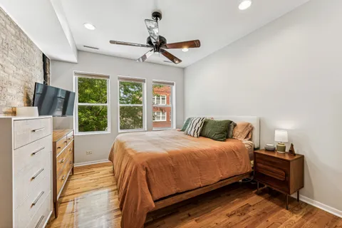 $499,000 | 3049 West Sunnyside Avenue, Unit 2, Chicago, IL 60625
