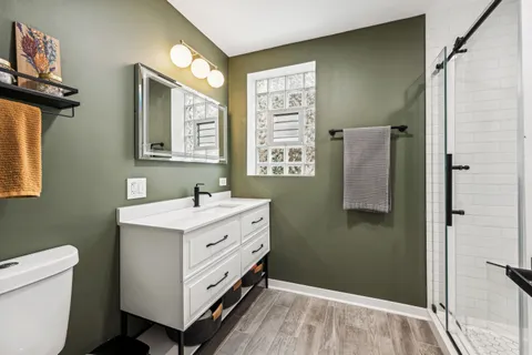 $499,000 | 3049 West Sunnyside Avenue, Unit 2, Chicago, IL 60625