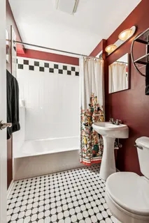 $499,000 | 3049 West Sunnyside Avenue, Unit 2, Chicago, IL 60625