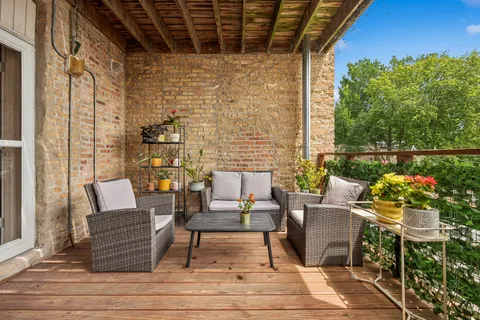$499,000 | 3049 West Sunnyside Avenue, Unit 2, Chicago, IL 60625