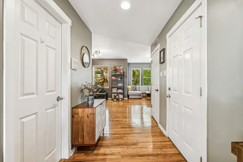 $499,000 | 3049 West Sunnyside Avenue, Unit 2, Chicago, IL 60625