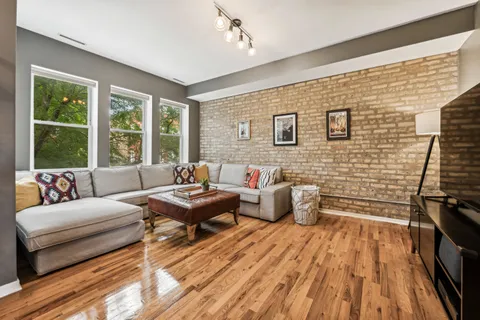 $499,000 | 3049 West Sunnyside Avenue, Unit 2, Chicago, IL 60625
