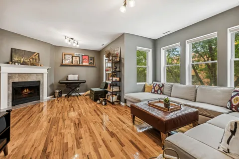 $499,000 | 3049 West Sunnyside Avenue, Unit 2, Chicago, IL 60625