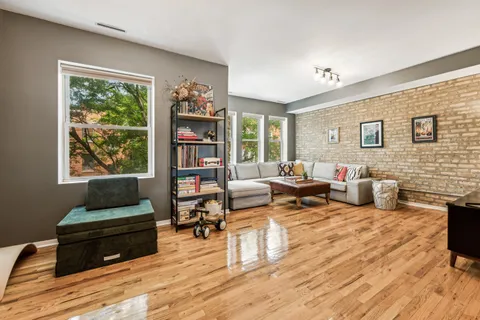 $499,000 | 3049 West Sunnyside Avenue, Unit 2, Chicago, IL 60625