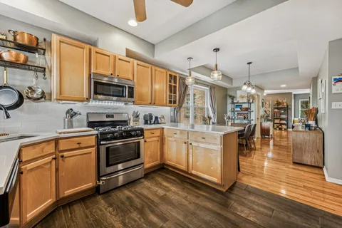 $499,000 | 3049 West Sunnyside Avenue, Unit 2, Chicago, IL 60625