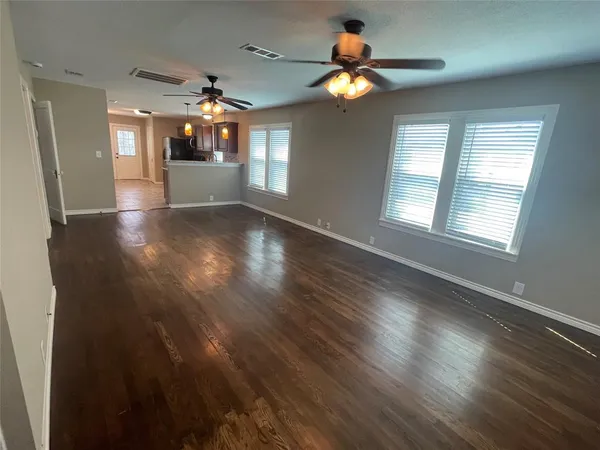$1,695 | 909 Panhandle Street, Denton, TX 76201