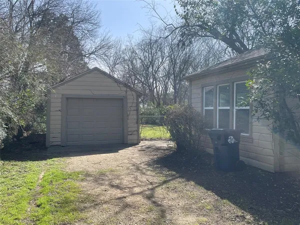 $1,695 | 909 Panhandle Street, Denton, TX 76201