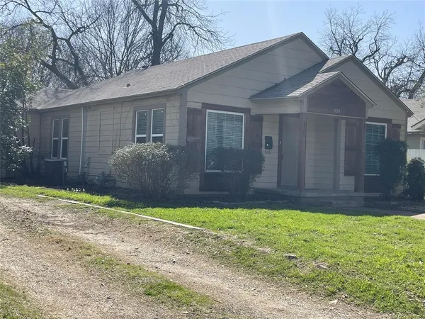 $1,695 | 909 Panhandle Street, Denton, TX 76201