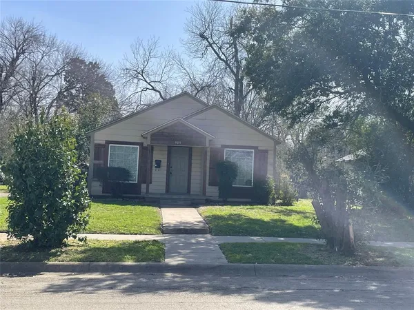 $1,695 | 909 Panhandle Street, Denton, TX 76201