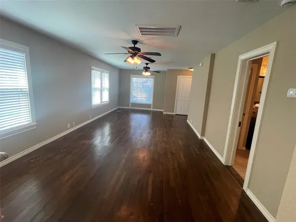 $1,695 | 909 Panhandle Street, Denton, TX 76201