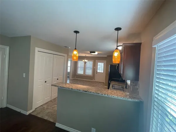 $1,695 | 909 Panhandle Street, Denton, TX 76201