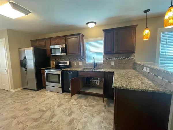 $1,695 | 909 Panhandle Street, Denton, TX 76201