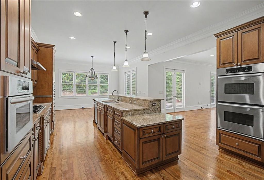 3880 Stratford Walk Circle Atlanta, GA 30342 - Photo 5 of 48