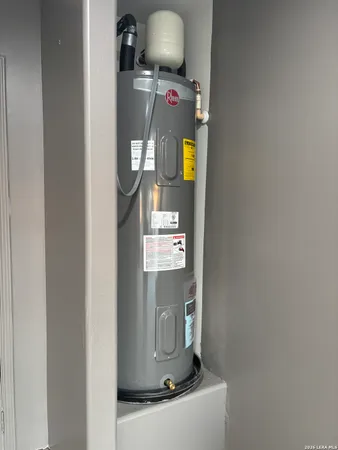 $1,525 | 6547 Luckey Square, San Antonio, TX 78252