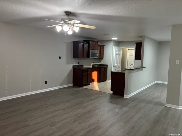 $1,525 | 6547 Luckey Square, San Antonio, TX 78252