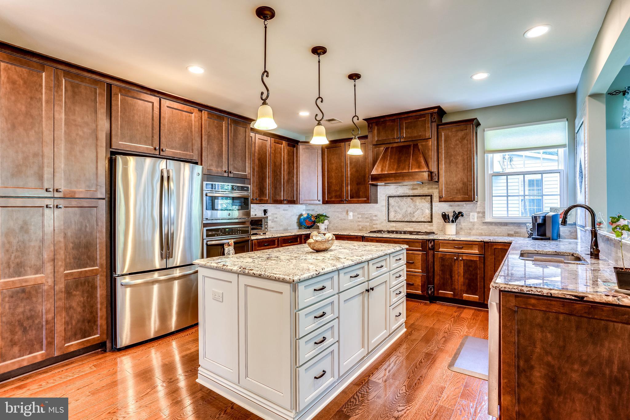 18308 Commandery Way Olney, MD 20832 - Photo 17 of 48 kitchen