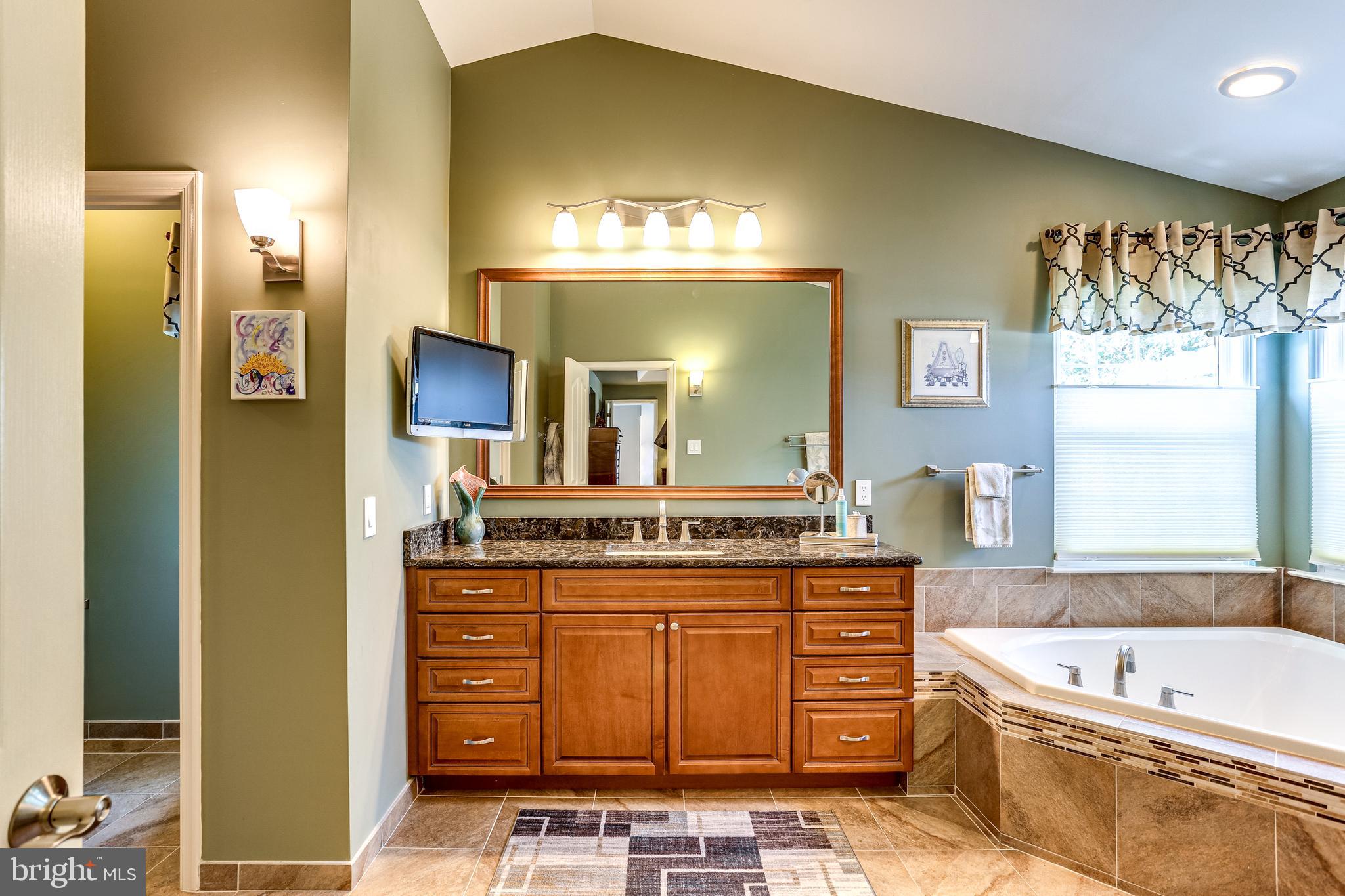 18308 Commandery Way Olney, MD 20832 - Photo 26 of 48 Primary bath