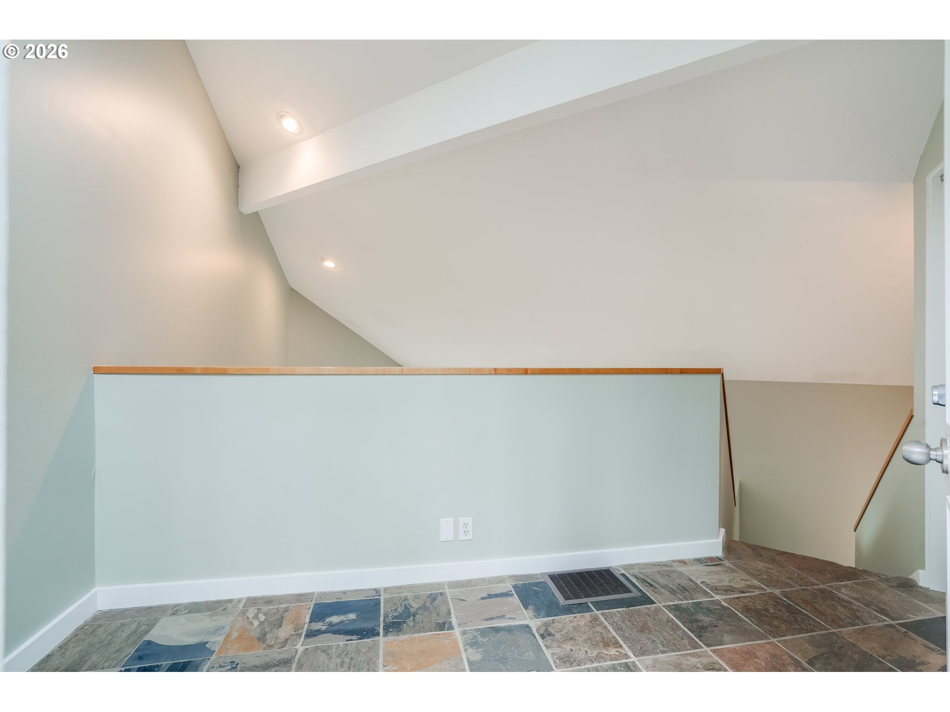 3306 Southwest Fairmount Boulevard Portland, OR 97239 - Photo 16 of 48