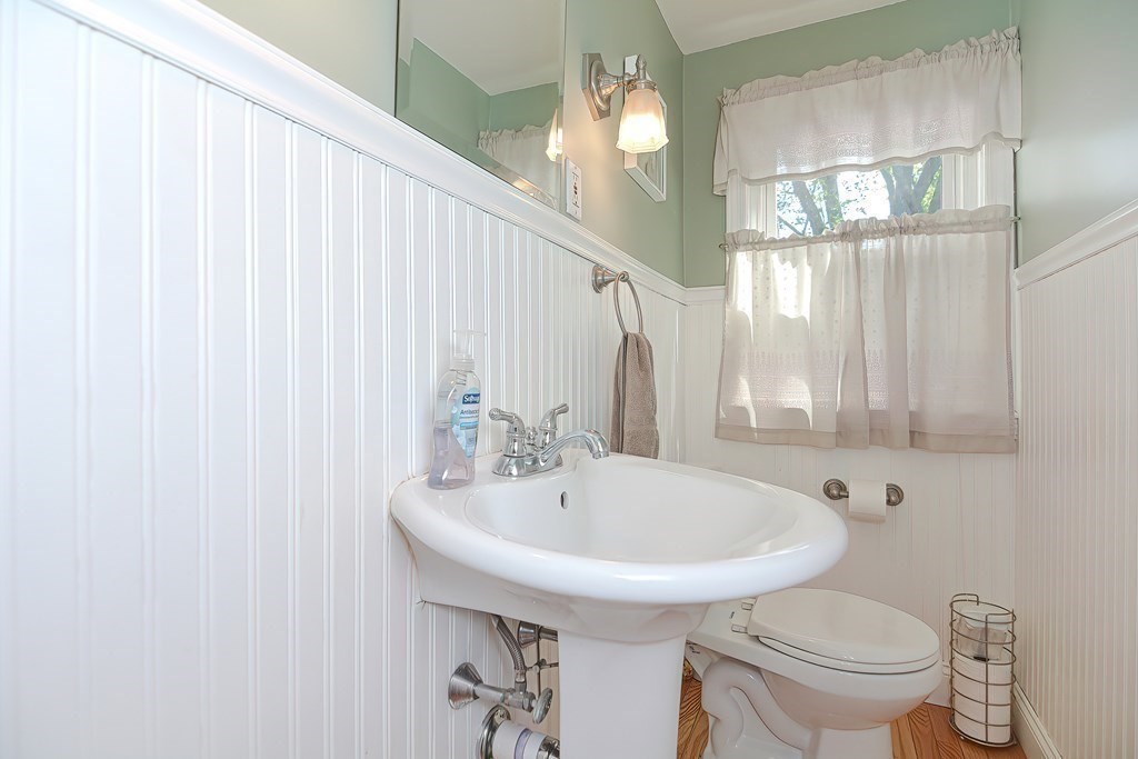 61 Cameron Road Norwood, MA 02062 - Photo 12 of 25 Gallery Image 12