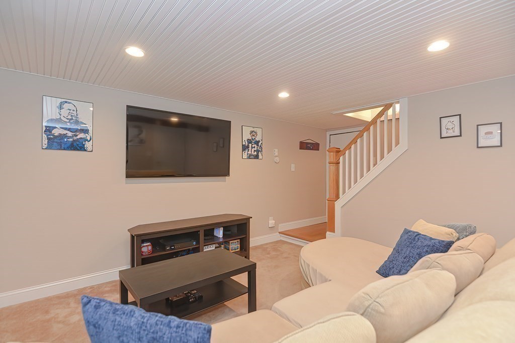 61 Cameron Road Norwood, MA 02062 - Photo 21 of 25 Gallery Image 21