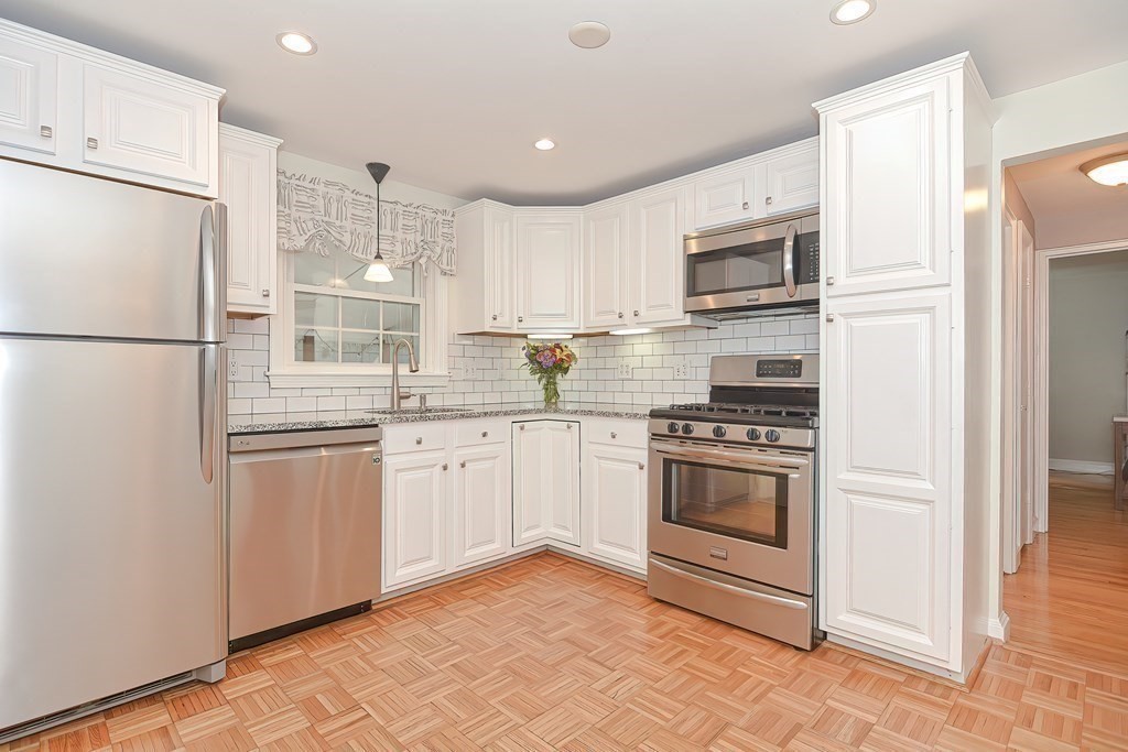 61 Cameron Road Norwood, MA 02062 - Photo 6 of 25 Gallery Image 6