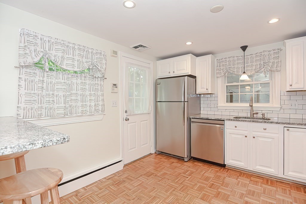 61 Cameron Road Norwood, MA 02062 - Photo 7 of 25 Gallery Image 7