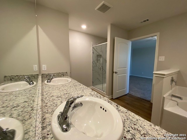 9310 Bennett Forest Converse, TX 78109 - Photo 15 of 24 a bathroom with a tub sink and mirror