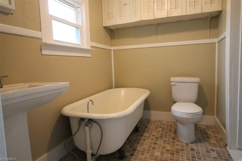 1319 Fieldcrest Road Eden, NC 27288 - Photo 9 of 13 Gallery Image 9