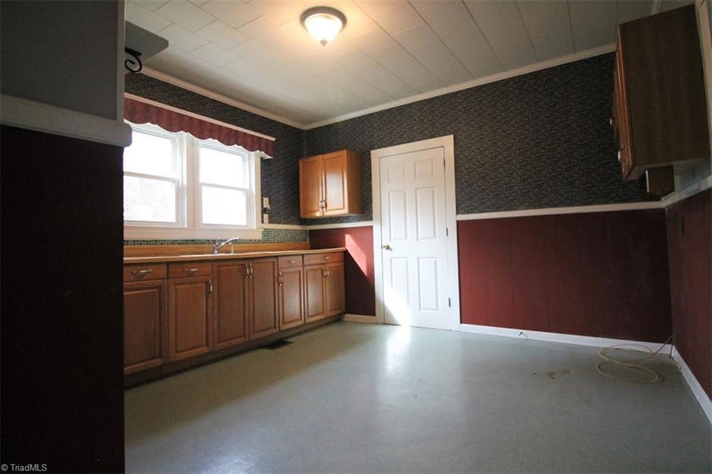 1319 Fieldcrest Road Eden, NC 27288 - Photo 10 of 13 Gallery Image 10