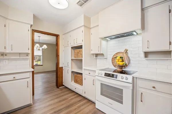 $488,000 | 409 Circleview Drive North, Hurst, TX 76054