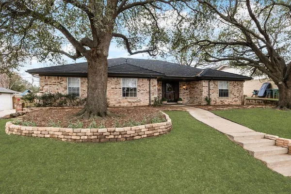 $488,000 | 409 Circleview Drive North, Hurst, TX 76054