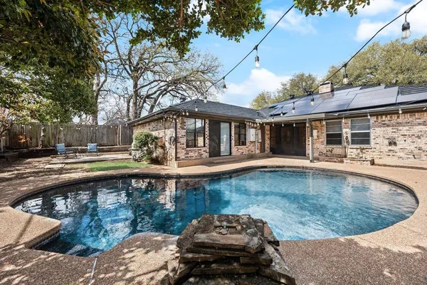 $488,000 | 409 Circleview Drive North, Hurst, TX 76054