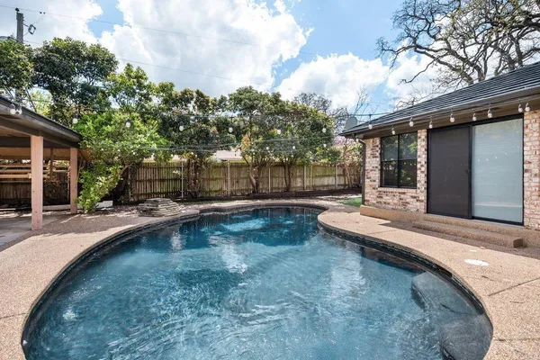 $488,000 | 409 Circleview Drive North, Hurst, TX 76054