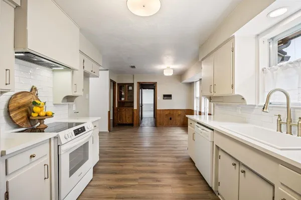 $488,000 | 409 Circleview Drive North, Hurst, TX 76054