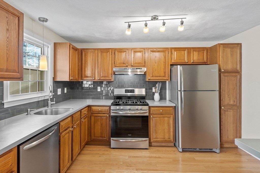 12 Apple Ridge Road, Unit 4 Maynard, MA 01754 - Photo 9 of 29 Gallery Image 9