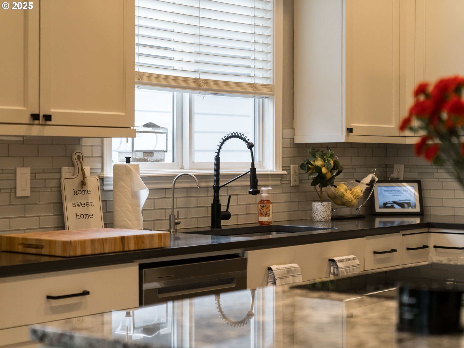 17711 Northeast 25th Street Vancouver, WA 98684 - Photo 14 of 47 Kitchen/Family Room