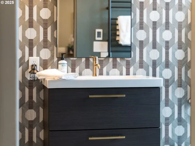 $785,000 | 17711 Northeast 25th Street, Vancouver, WA 98684