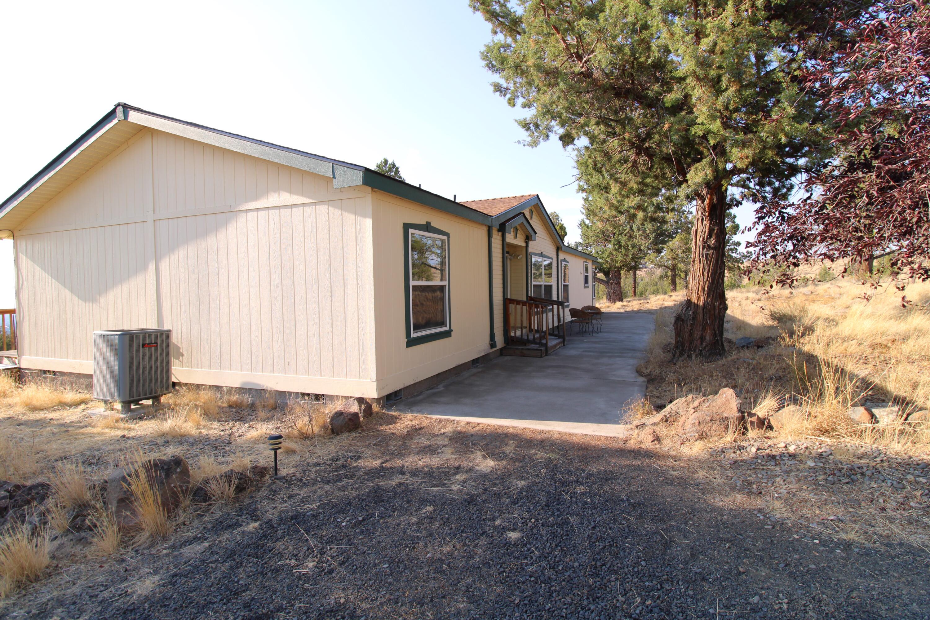7571 Southeast Walther Loop Prineville, OR 97754 - Photo 30 of 38 Exterior5