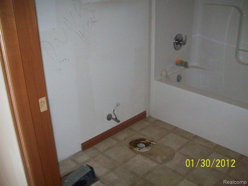 12960 Mayer Road Maybee, MI 48159 - Photo 4 of 12 100_1472.JPG